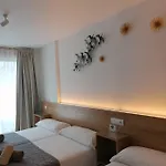 Rosella 招待所 3*