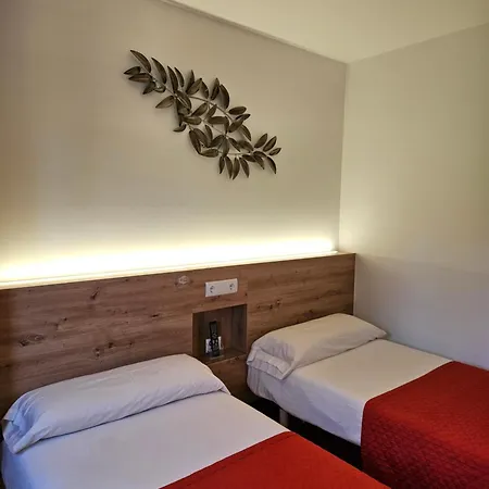 Rosella 3*